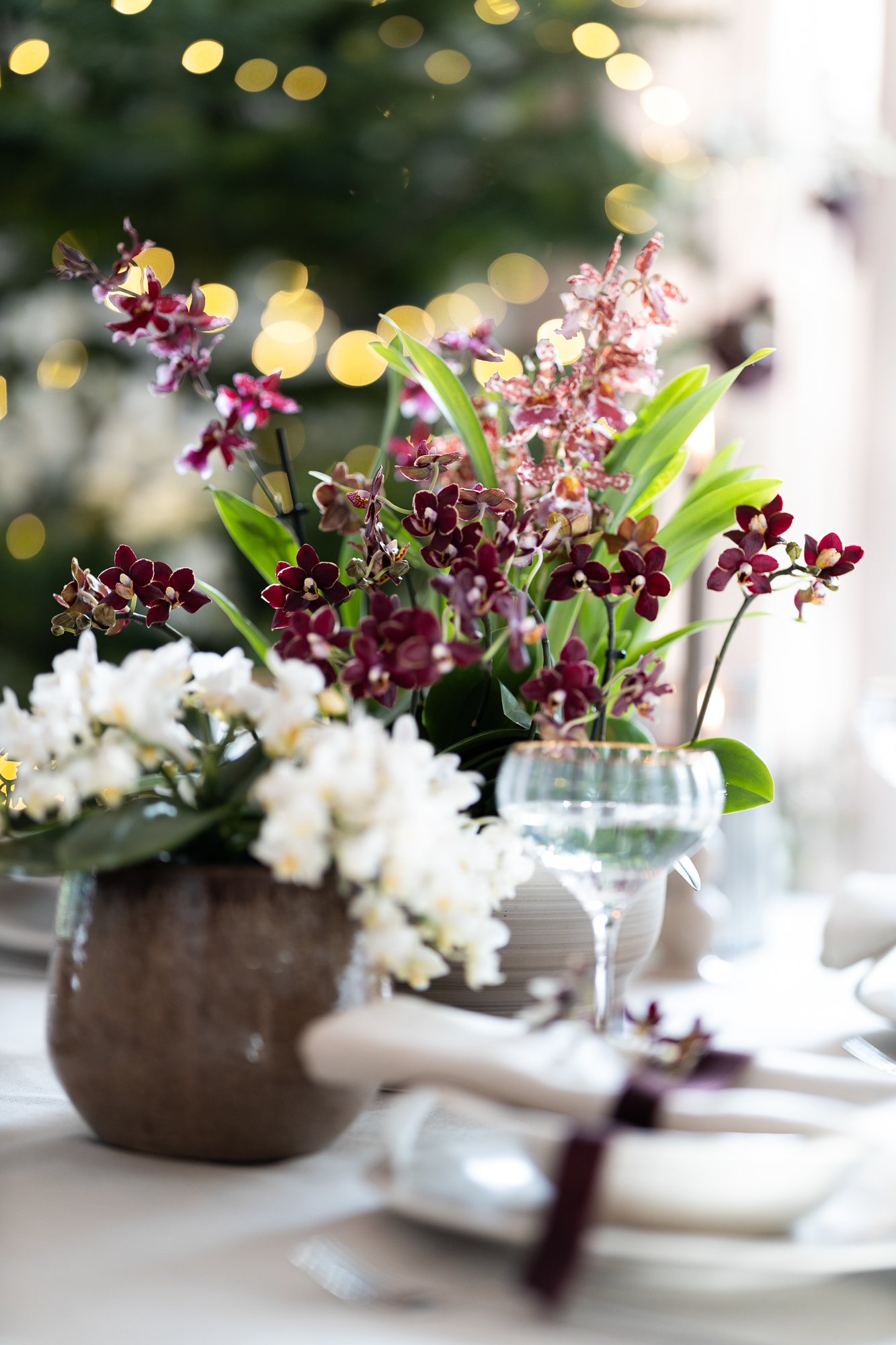 Kerstdecoratie in de trendkleur van dit seizoen: burgundy